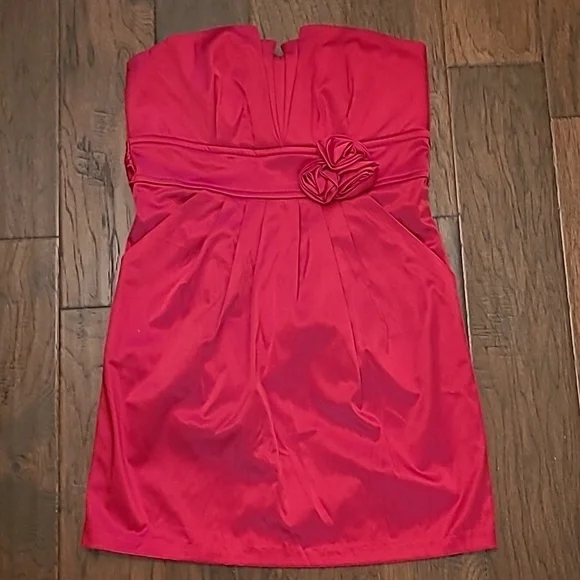NWOT Wishes, Wishes, Wishes Red strapless cocktail dress size 9 - Picture 1 of 8